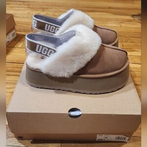 UGG Funkette Platform Slide - Chestnut Size 8 Brand New